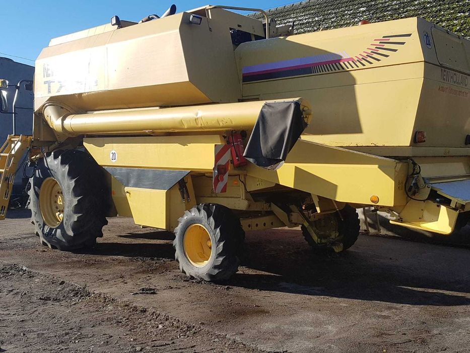 Kombajn NEW HOLLAND TX66 w bardzo dobrym stanie