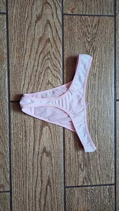 Ozdobne różowe stringi r. XL