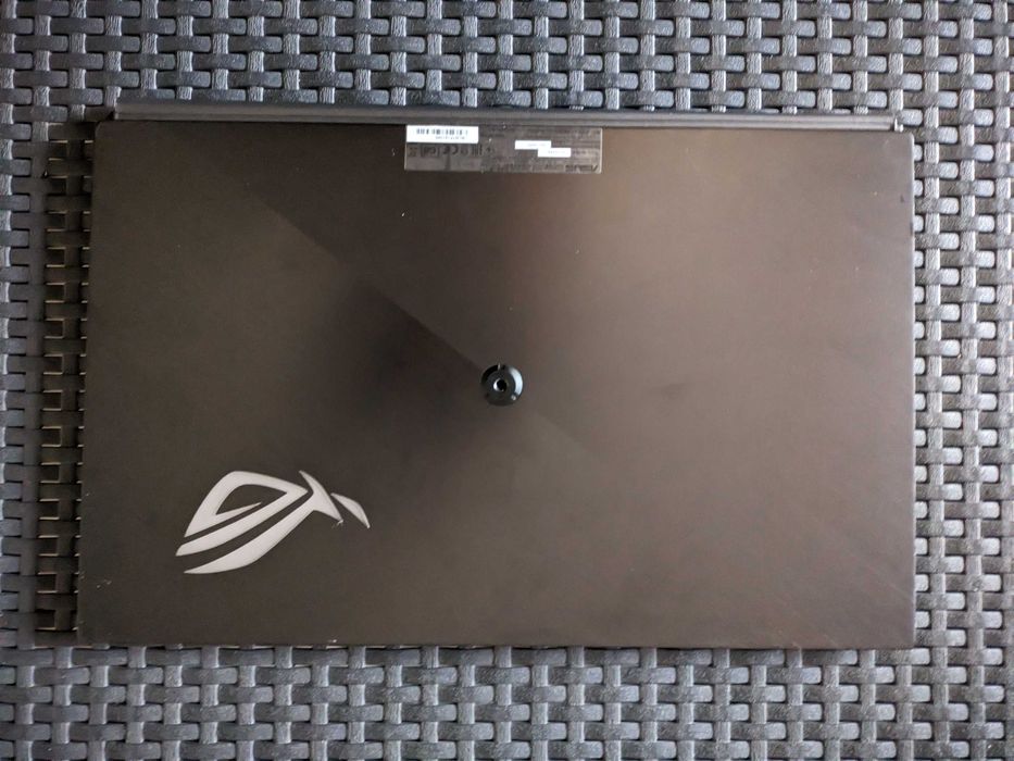 Monitor przenosny gamingowy Asus ROG Strix XG17AHPE 17,3 240Hz