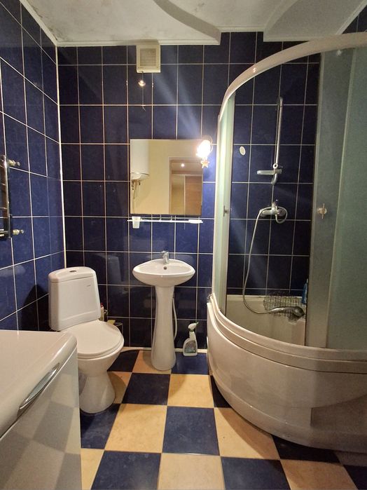 Продам квартиру в престижном районе . .