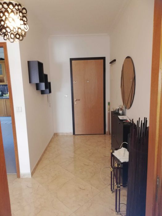 Amadora (Urb. Moinho do Guizo)- Quarto mobilado