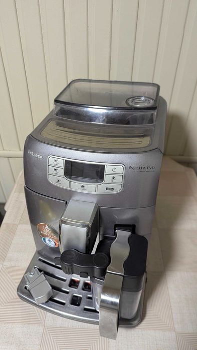Кавомашина Saeco Intelia One Touch Cappuccino з молочником