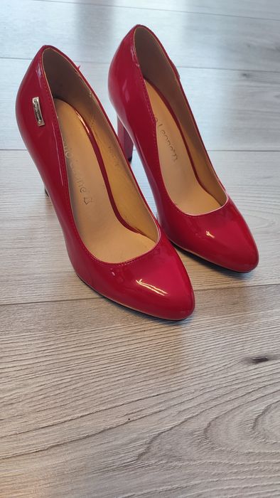 nowe szpilki marki Sergio Leone, lakierowane, czerwono-malinowe. 36