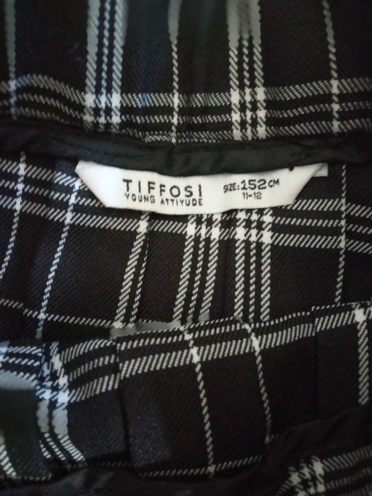 Saia quadriculada para menina