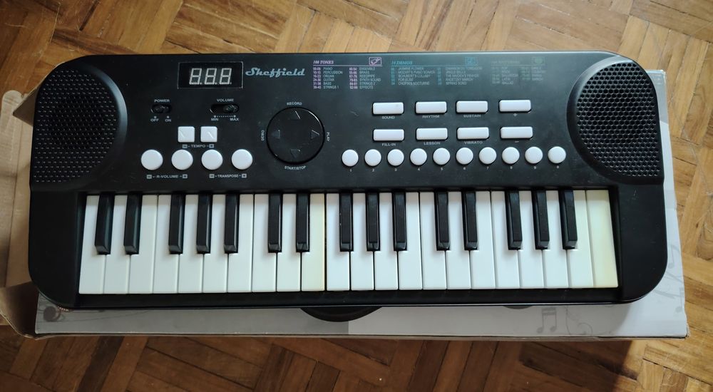 Teclado electrónico a pilhas, como novo