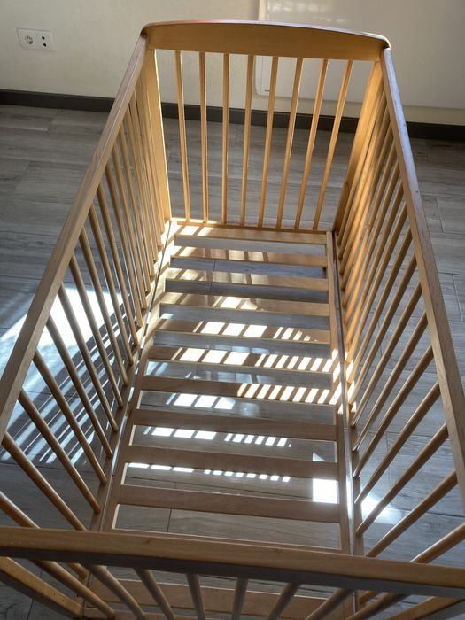 Cama de criança em madeira