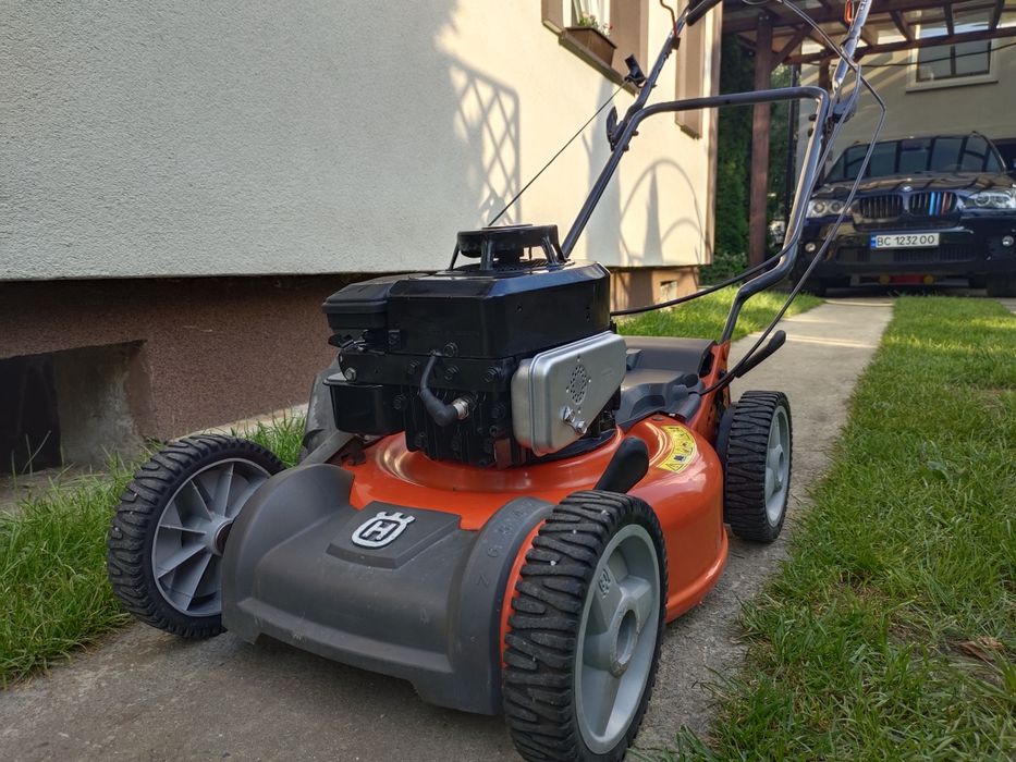 Бензинова самохідна газонокосарка Husqvarna 46cm  Briggs Stratton