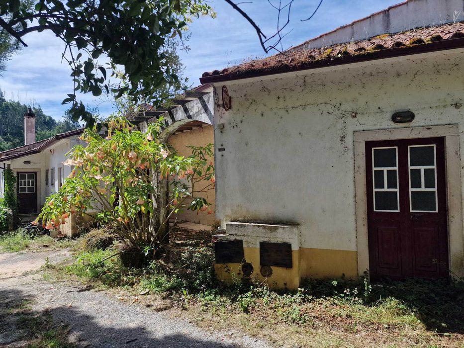 480M contruídos, perfeito para alojamento Local ou 2 apartamentos.