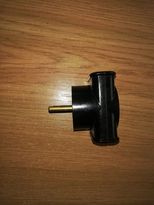 Rozetka do gniazdka z lat PRL