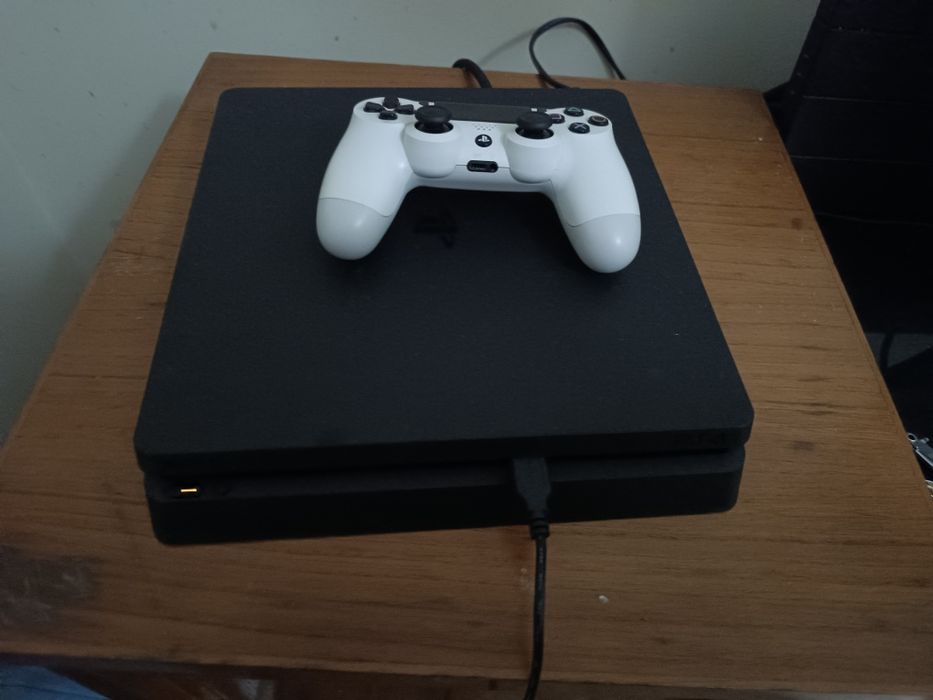 Ps4 1 TR como nova