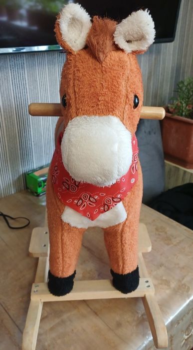 Коник гойдалка музикальний