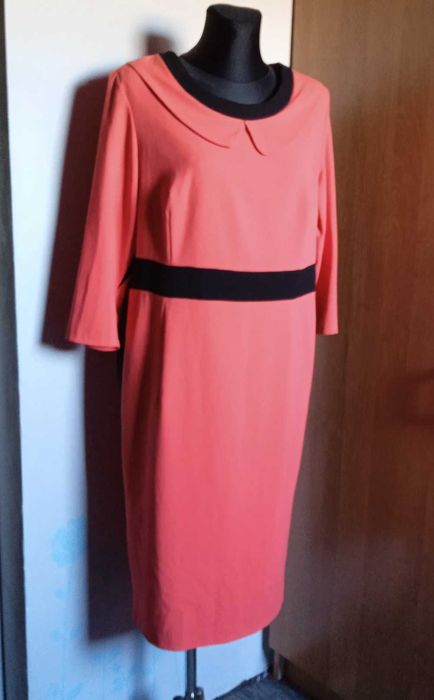 Jasno czerwona sukienka z kołnierzykiem r. 42/44