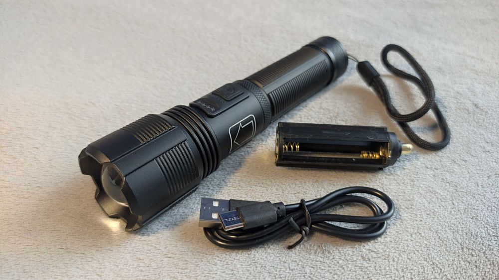 Ліхтарики та акумулятори 18650