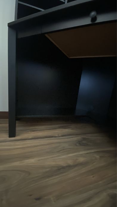 Secretaria de canto com estante IKEA HEMMES