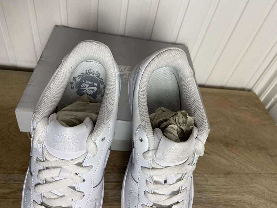 Buty używane Nike Air Force 1 Low org białe skorzane 38