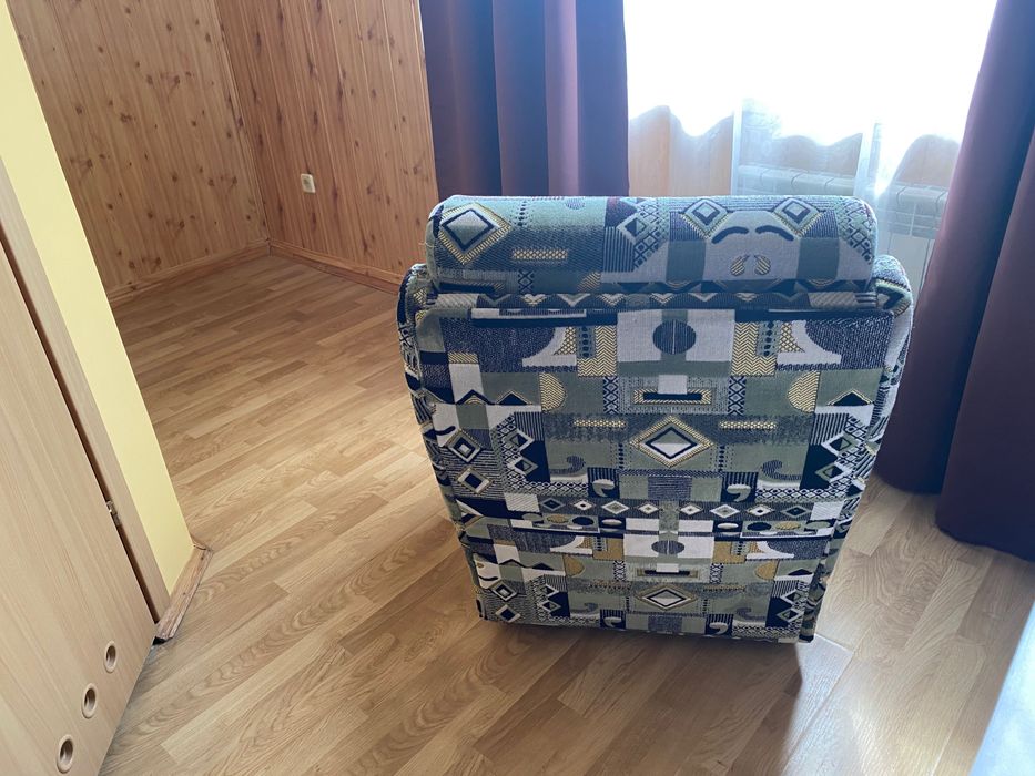 Крісло мягке в доброму стані