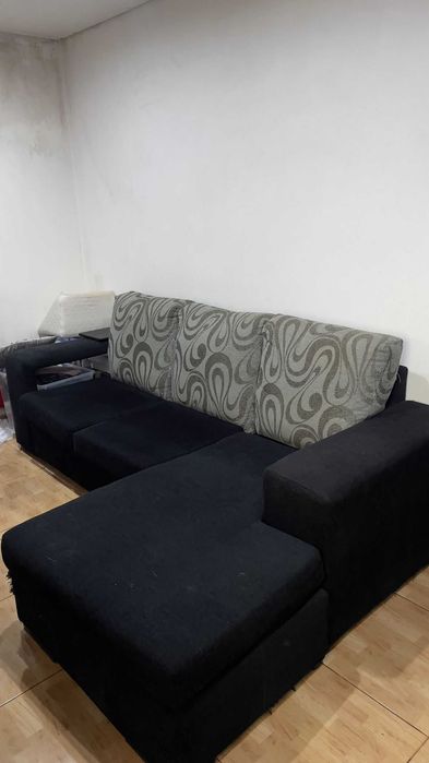 Sofá bom estado ,com alguns arranhões de gato