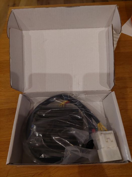 Regulator napięcia honda CBR 929