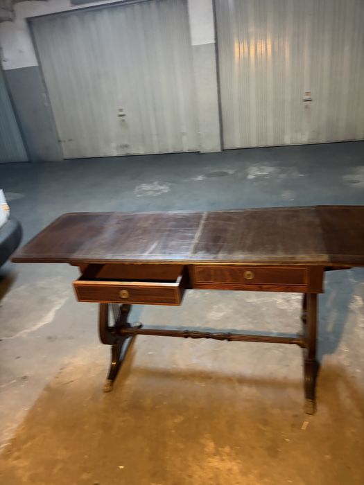 Mesa de apoio com gavetas antiga