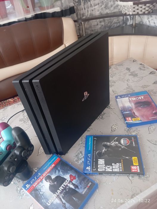 PlayStation 4 Pro 1TB + 2 геймпада + 4 топ игры | Отличное состояние