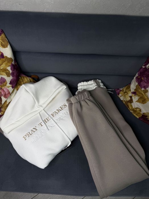 Продам костюм на флісі