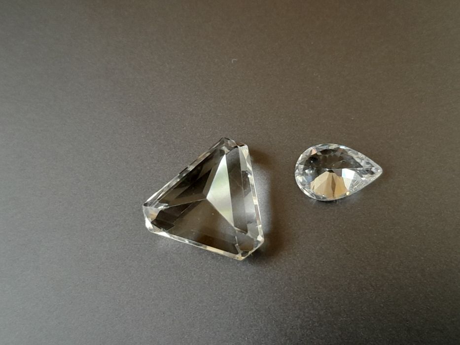 Продам натуральні камінчики з прикрас.