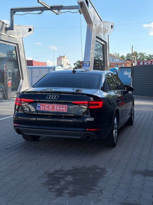 Audi a4 2017 року