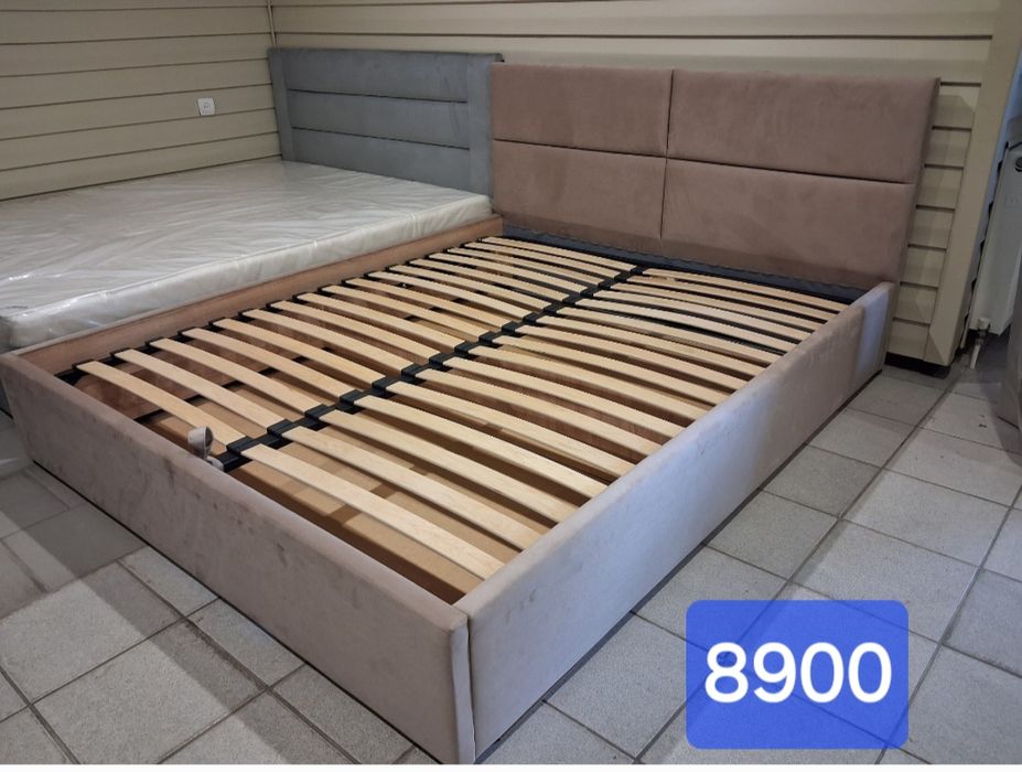 Ліжка ,дивани, спальні та інші меблі