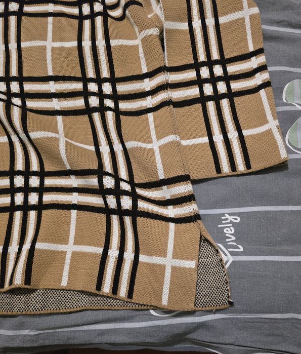 Р.52-54. Жіночий светр кольору кава з молоком з білими, чорними смугам