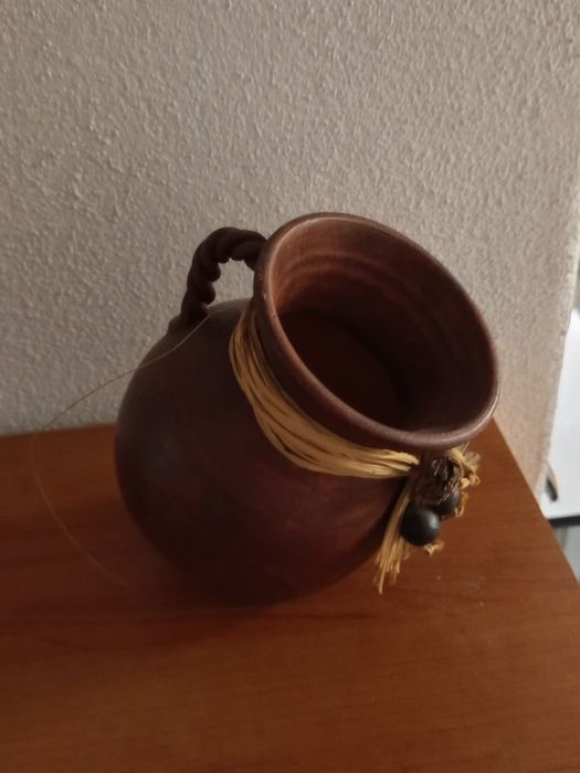 Ânfora em barro como nova