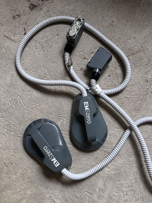 Maszyna fitness modelowanie sylwetki EMS ZERO elektrostymulacja mięśni