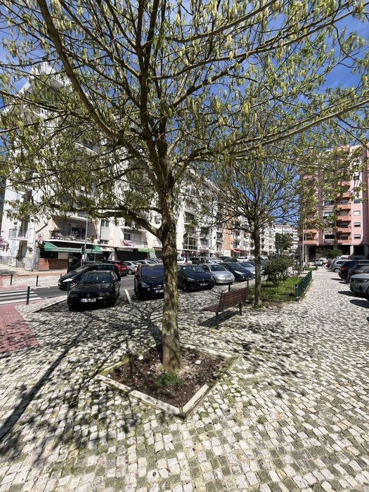 Quarto duplo e 2 casas de banho em Queluz