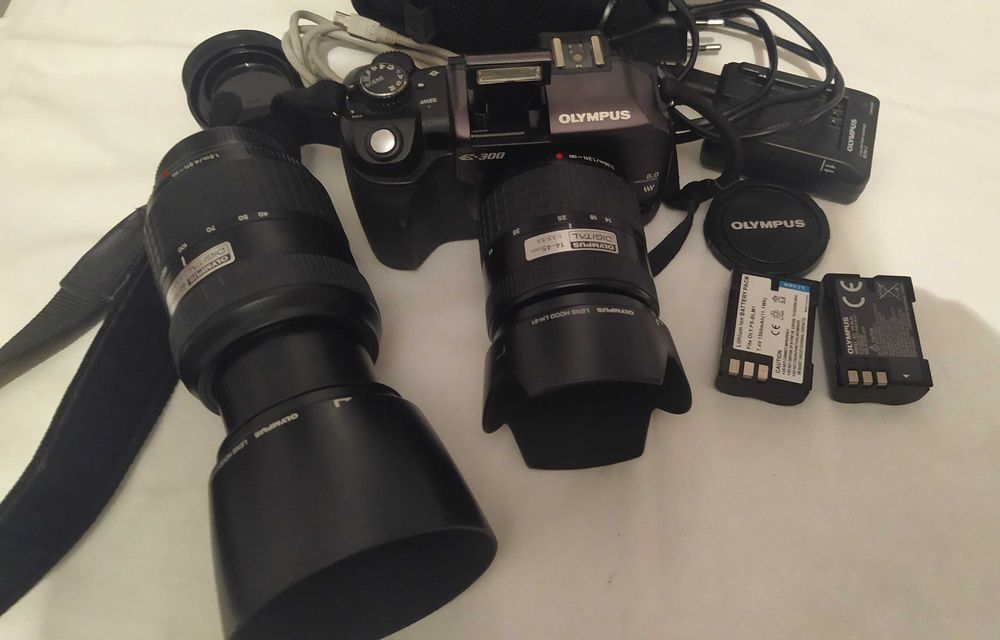 OLYMPUS E-300 Digital Camera