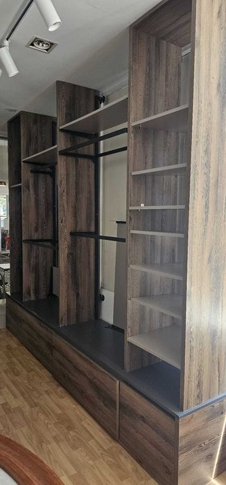 Módulos de arrumação, balcão de vendas e mesa de ótima qualidade