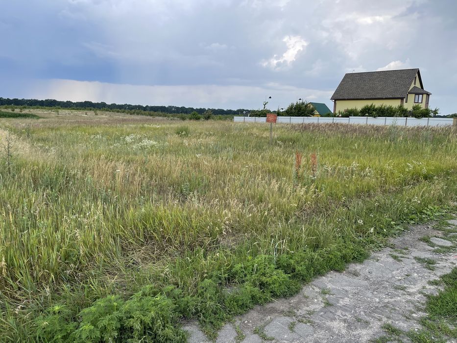 Продаю земельну ділянки в смт. Калита