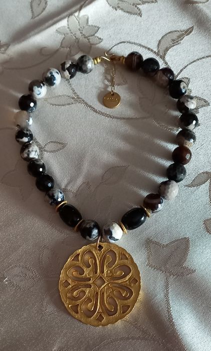 Colar em pedras preciosas de quartzo