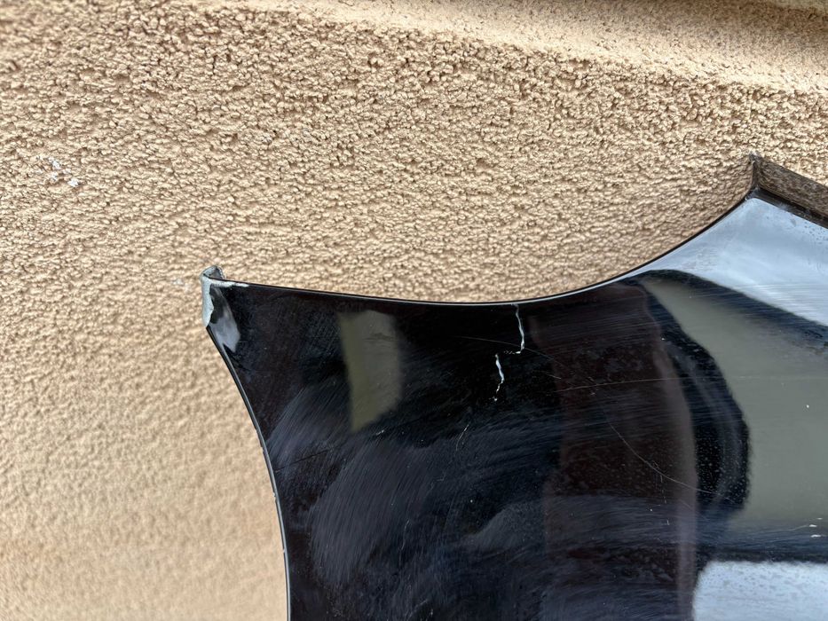 Крило праве Tesla model Y