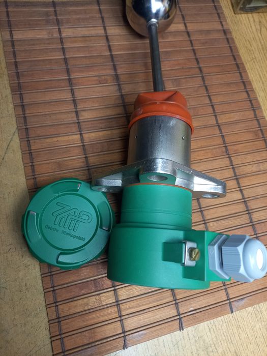 Elektryczny  regulator  dwustanowy poziomu