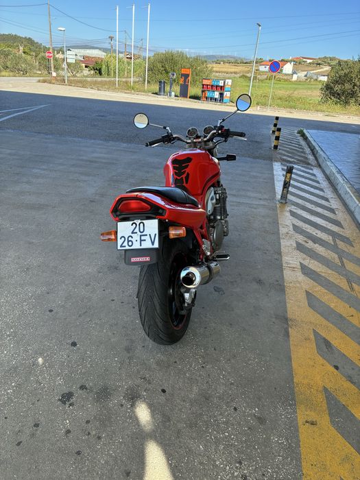 Vendo Suzuki Bandit 600. Tem potencia de 57 kw. Necessita categoria A na carta de conduçao
