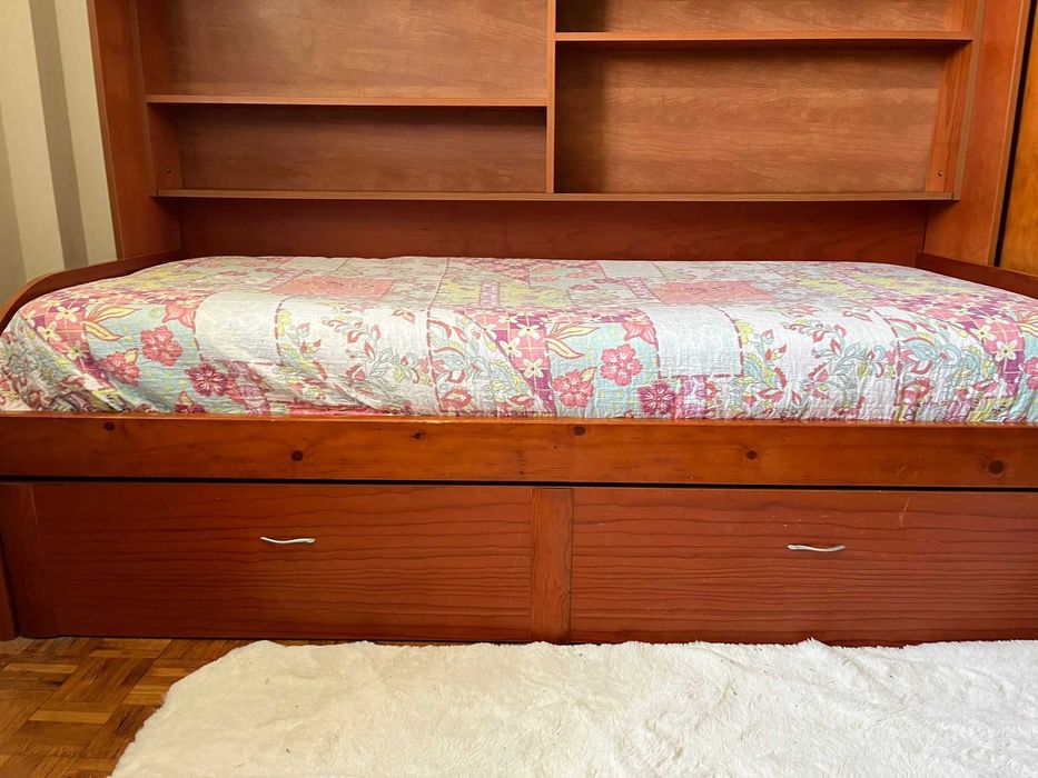 Moveis de quarto. Em Peniche.