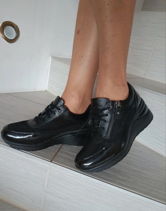 Buty damskie skórzane na koturnie Lasocki 37