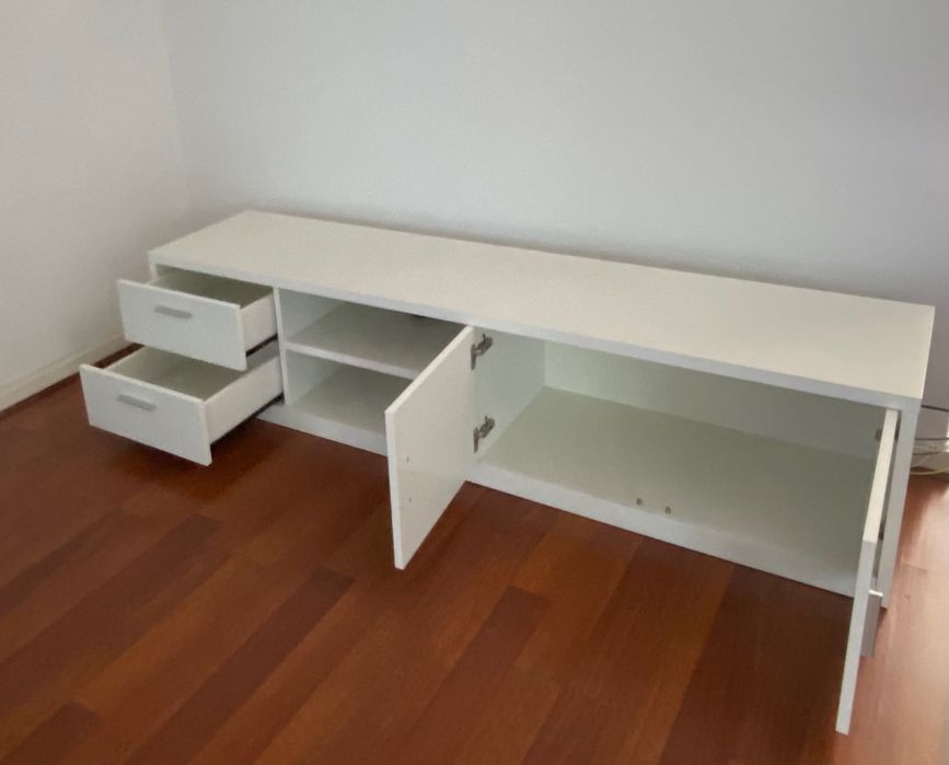 Rack branco para TV da Ikea
