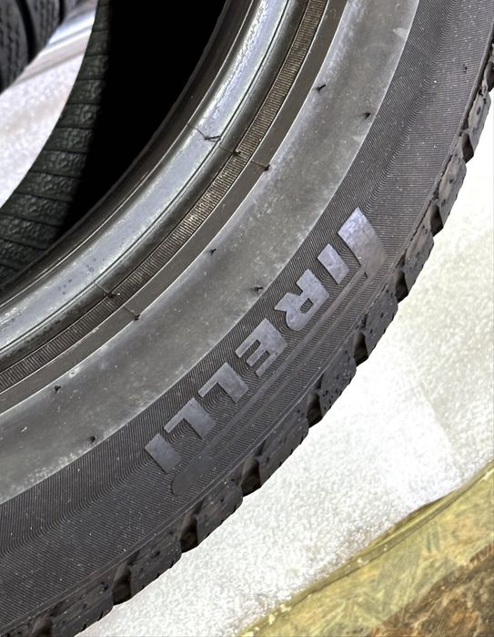 Автошини колеса резина 215/55 R17 PIRELLI Sottozero 3 зимові 2022 рік