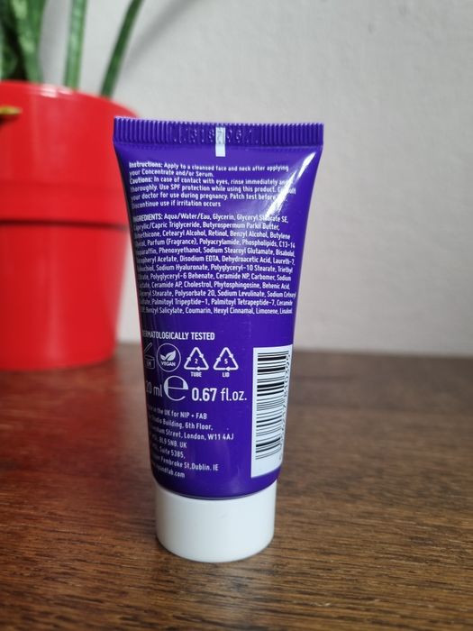 krem do twarzy na noc z retinolem Nip+Fab Retinol Fix Overnight Cream.
