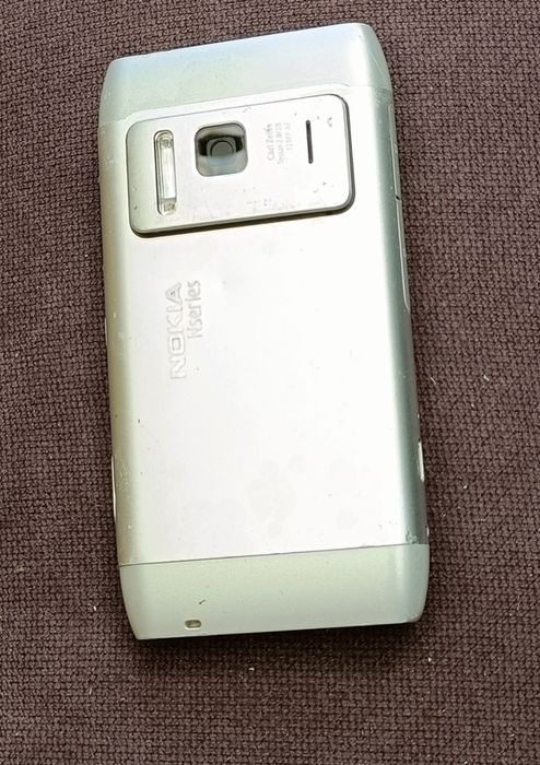 Telefon komórkowy Nokia N8