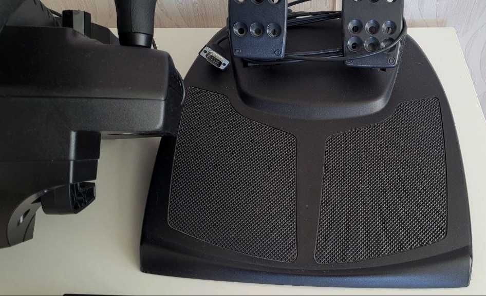 Logitech MOMO Racing