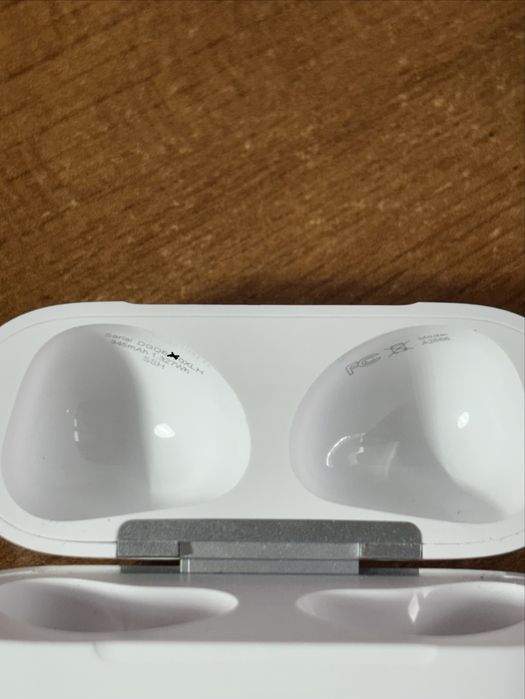 AirPods 3 Geração - Apple. Com todos acessórios incluídos.