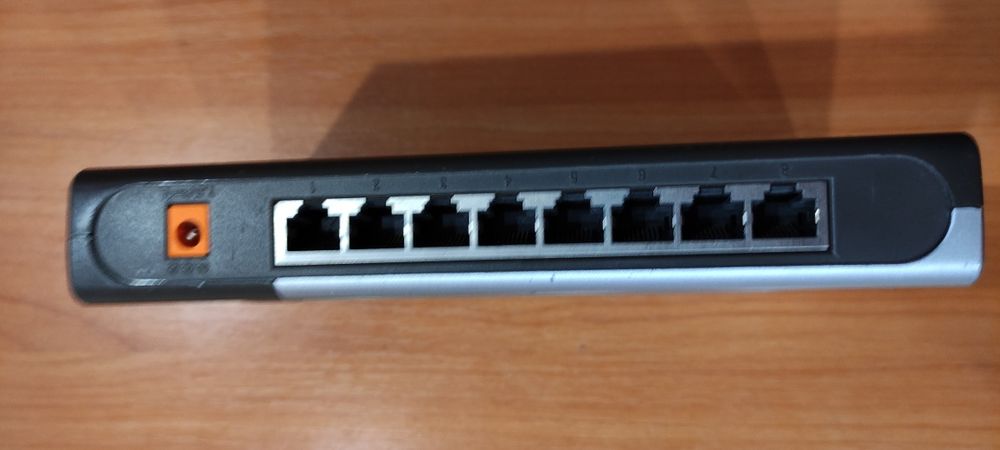 Свитч коммуникатор D-Link DES-1008D