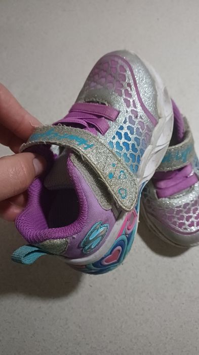 swiecace buty polecam