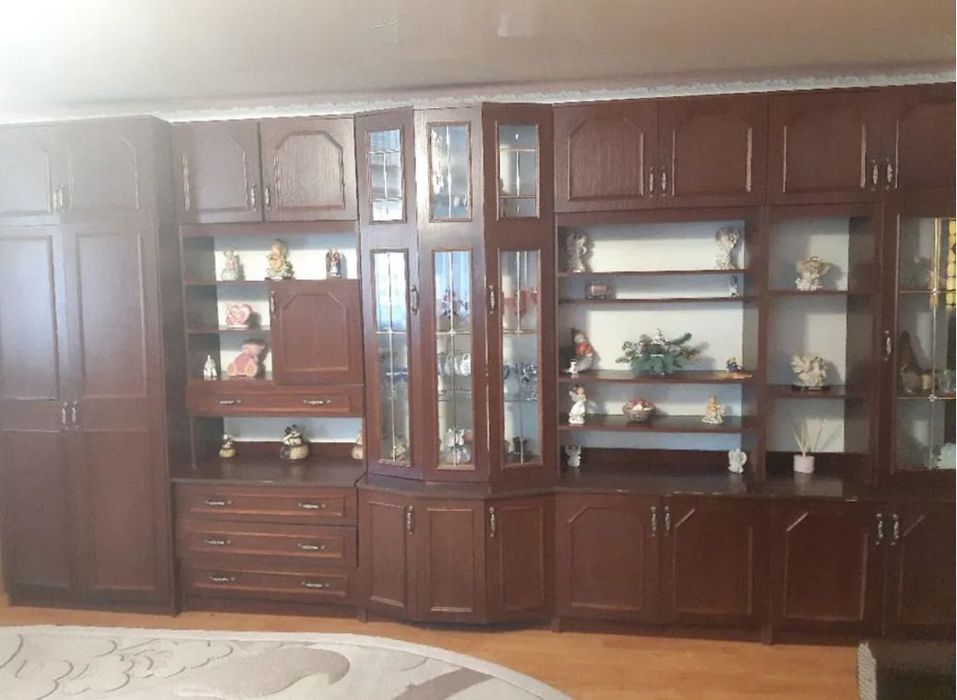 Мебель , чудового стану